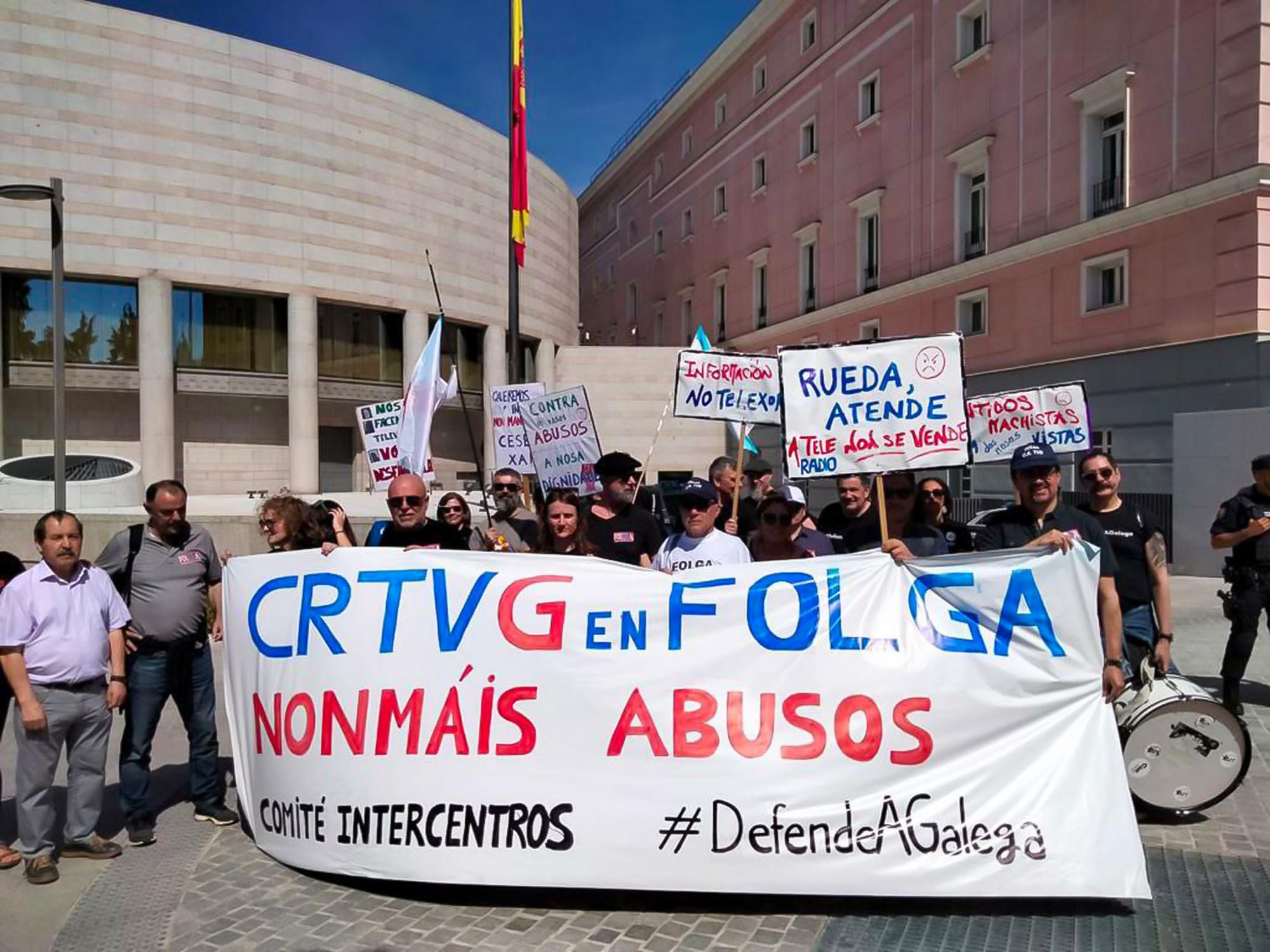 Radio y TV galega concentración Senado 25 abril